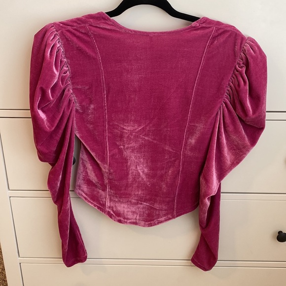 Free People Hold Me Puff Sleeve Velvet Top in Pink! - Picture 2 of 4